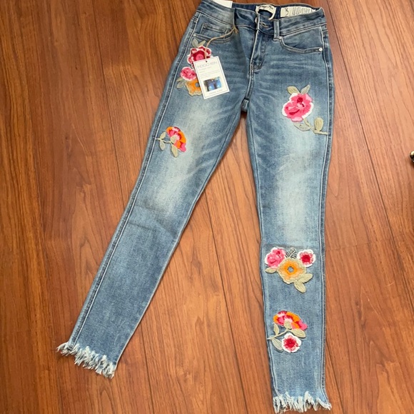 Indigo Rein embroidery flowers skinny jeans 3 NWT - Picture 2 of 8